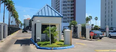 * Heated Pool * Sleeps Many Beachfront Resort - image 151 of 180