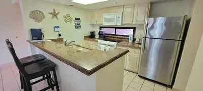 * Heated Pool * Sleeps Many Beachfront Resort - image 15 of 180