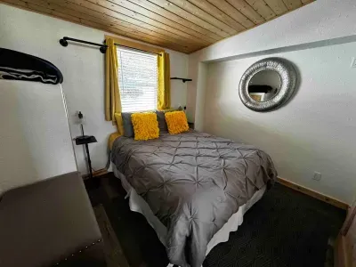 Bedroom #2 Queen bed.   Brand new mattress.