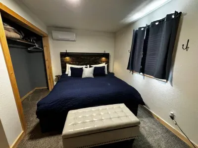 Queen bed, bedside lamps, cozy interior.