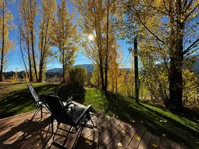 Back Patio: Outdoor deck, scenic views, perfect autumn escape.