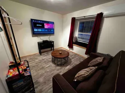 Room #3. Game room with new smart TV, board games, XBox 360, AppleTV

New, full sized, Serta/Sleeper.  Ideally sleeps 2 kids or 1 adult.  