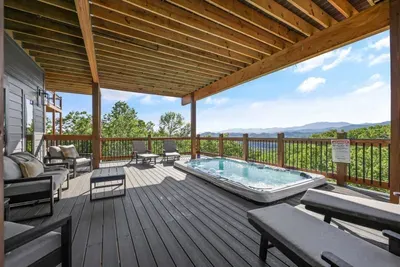 Luxury Panoramic Views, Pool & Swim Spa, Sleeps 20 - image 84 of 96