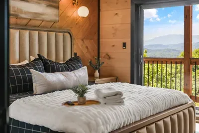 Luxury Panoramic Views, Pool & Swim Spa, Sleeps 20 - image 49 of 96