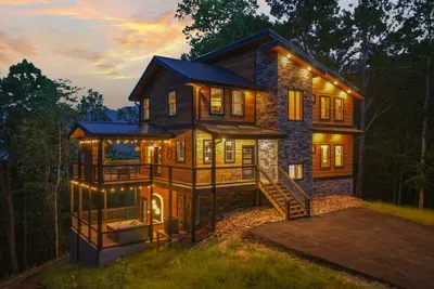 Indoor Pool + Pool Table, Private Cabin, Sleeps 10