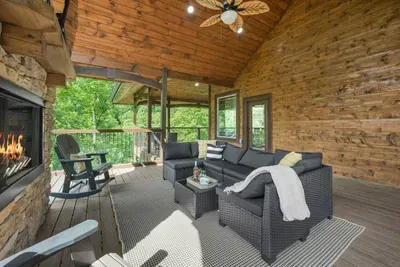 Mama Bear Hideaway Retreat - image 36 of 86