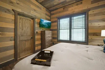 Mama Bear Hideaway Retreat - image 79 of 86