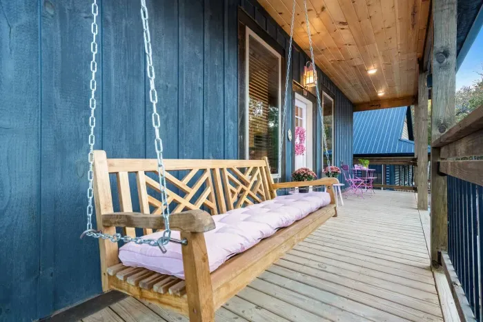 Swing into your stay! - Perfect for morning coffee, golden-hour chats, or just daydreaming