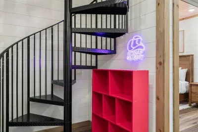 Every corner’s a photo op, every moment a vibe.