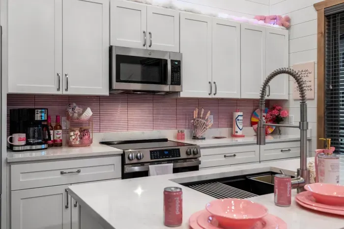 fully stocked kitchen!