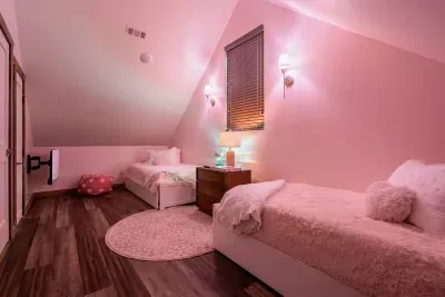 Sleep side by side in style. The tandem twin beds bring cozy comfort and pink perfection