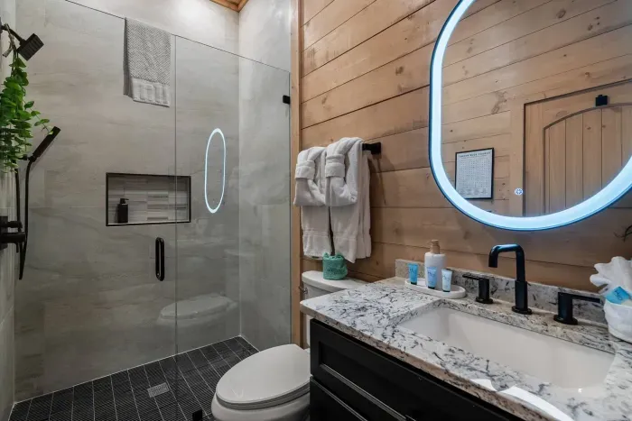 Ensuite bathroom - upstairs 