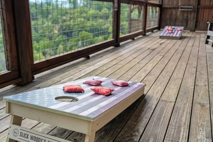 Challenge your crew to a game of cornhole on the bottom deck, all while soaking in those beautiful mountain views. It’s the perfect mix of fun and scenery for all ages.
