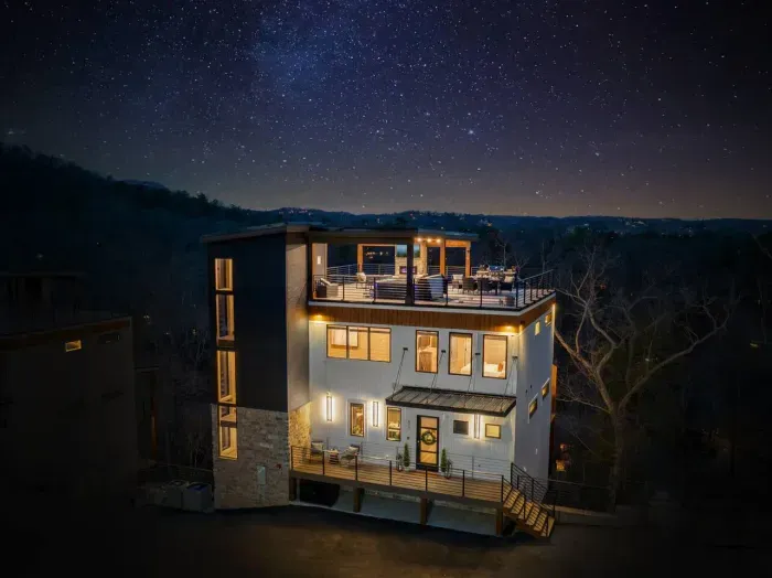 Perched high above it all, Maverick’s Lookout rises like a dream in the mountains—where modern design meets wild, untouched beauty. It’s more than a stay; it’s a magical escape, elevated in every sense.