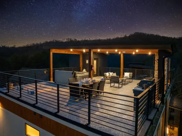 At night, the rooftop transforms into a cozy, open-air lounge—perfect for unwinding in the cool mountain air and soaking up the peaceful night vibes.