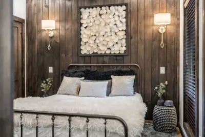 Cozy, comfy queen size bed