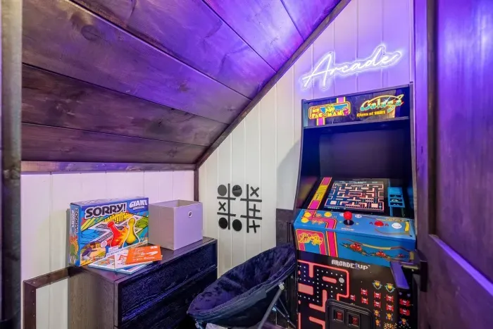 Arcade room with Ms. PacMan