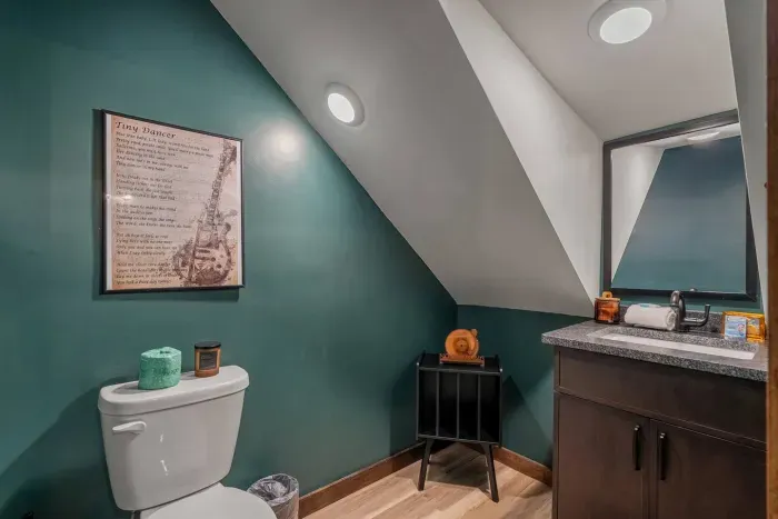 Music-inspired details, even in the bathroom