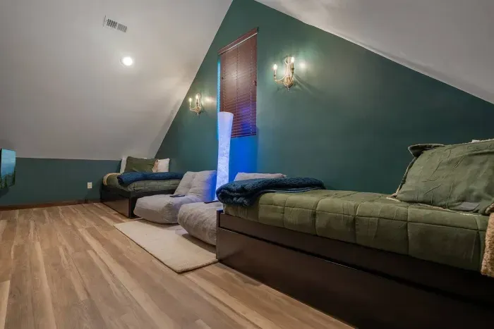 Perfect for kids or extra guests—two twin tandem beds