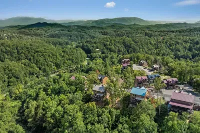 The cabin sits cradled by the Smokies, with luscious green rolling hills and the entire mountain range stretching around it. Everywhere you look, it’s endless views and pure mountain serenity.