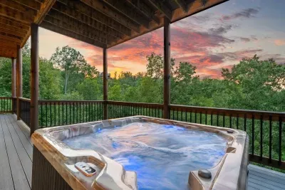 Hot tub on back of cabin - private!