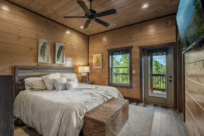 Sink into the comfort of a king-sized bed in the master suite, complete with a bedside table for your nighttime reads, storage for your things, and a private en suite bathroom—everything you need for a restful retreat.