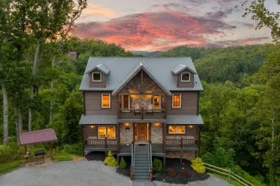The front of the cabin with free parking.
