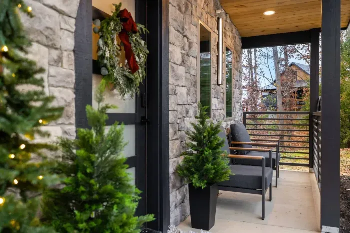 Warm welcome with thoughtful seasonal details