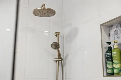 Dual shower heads