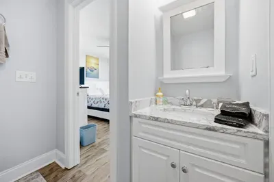 2nd floor queen bathroom