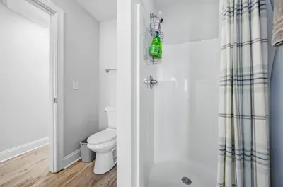 2nd floor bathroom connect to the queen bedroom