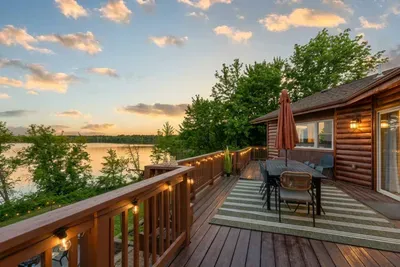 Golf Sim, Sauna, Lakefront Hot Tub & Stargazing - image 42 of 97