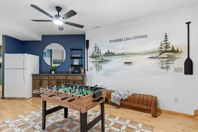 Golf Sim, Sauna, Lakefront Hot Tub & Stargazing - image 33 of 97