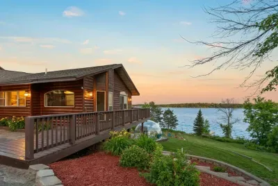 Golf Sim, Sauna, Lakefront Hot Tub & Stargazing - image 43 of 97