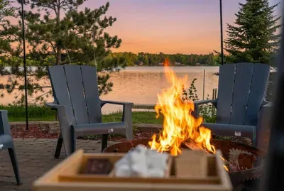 Golf Sim, Sauna, Lakefront Hot Tub & Stargazing - image 9 of 97