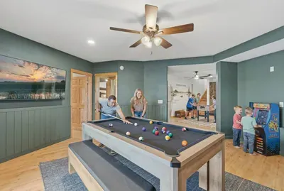 Golf Sim, Sauna, Lakefront Hot Tub & Stargazing - image 11 of 97