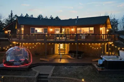 Golf Sim, Sauna, Lakefront Hot Tub & Stargazing - image 73 of 97