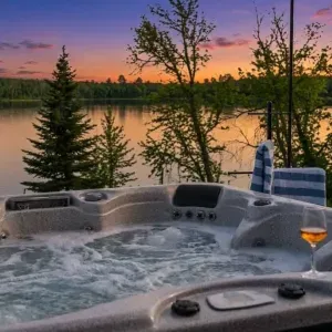 Golf Sim, Sauna, Lakefront Hot Tub & Stargazing - image 45 of 97