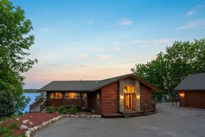 Golf Sim, Sauna, Lakefront Hot Tub & Stargazing - image 44 of 97
