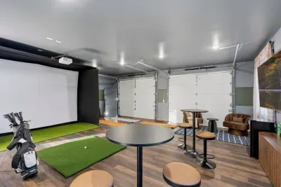 Golf Sim, Sauna, Lakefront Hot Tub & Stargazing - image 95 of 97