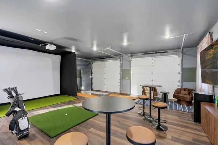 Golf Sim, Sauna, Lakefront Hot Tub & Stargazing - image 95 of 97