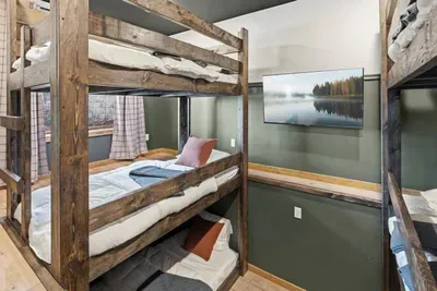 Golf Sim, Sauna, Lakefront Hot Tub & Stargazing - image 78 of 97