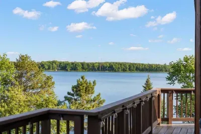 Golf Sim, Sauna, Lakefront Hot Tub & Stargazing - image 32 of 97