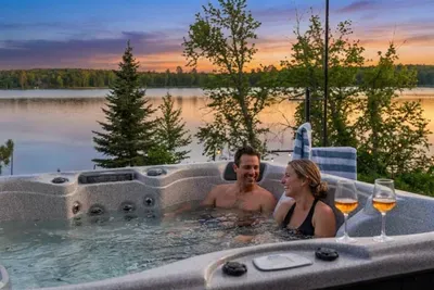 Golf Sim, Sauna, Lakefront Hot Tub & Stargazing - image 7 of 97