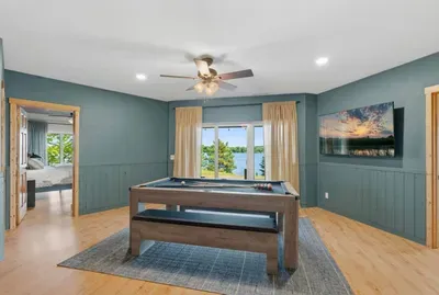 Golf Sim, Sauna, Lakefront Hot Tub & Stargazing - image 53 of 97
