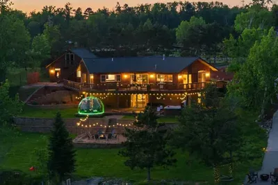 Golf Sim, Sauna, Lakefront Hot Tub & Stargazing - image 3 of 97