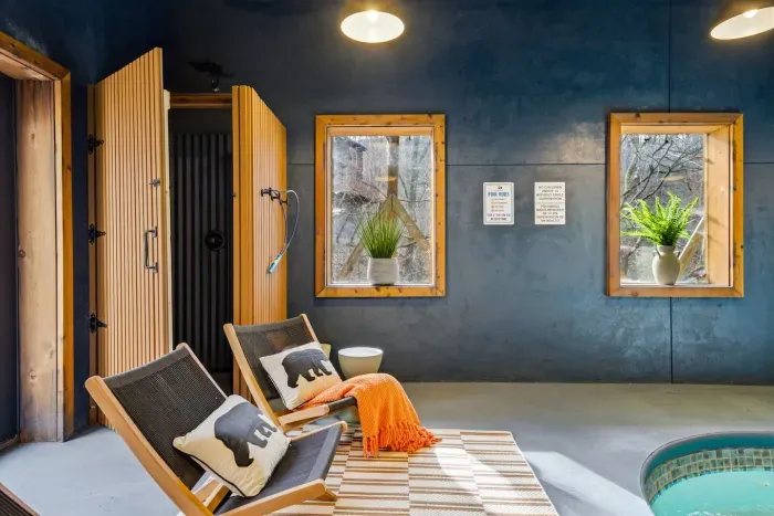 Refresh in the shower and cool down in the pool room after a relaxing sauna session.