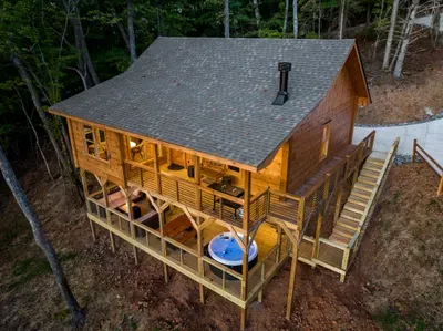Secluded hillside cabin with expansive decks and private hot tub