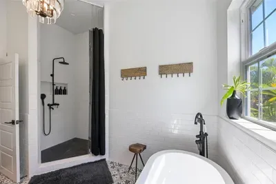 Vintage One Bedroom | The Blue Door on Church Street - image 14 of 51