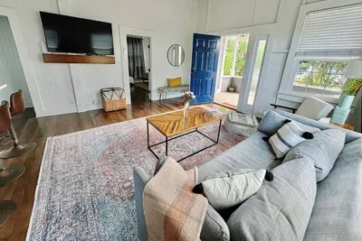 Vintage One Bedroom | The Blue Door on Church Street - image 42 of 51